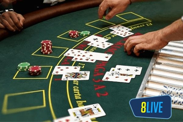 Các thuật ngữ xuất hiện trong game bài xì tố khá dễ hiểu và không phức tạp